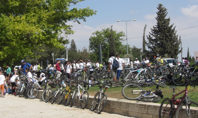 "photo bide ride","image bikes" , "picture Yom Yerushalayim"