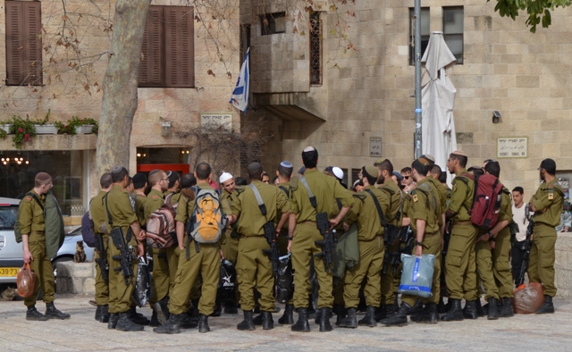 Israeli soldiers photo