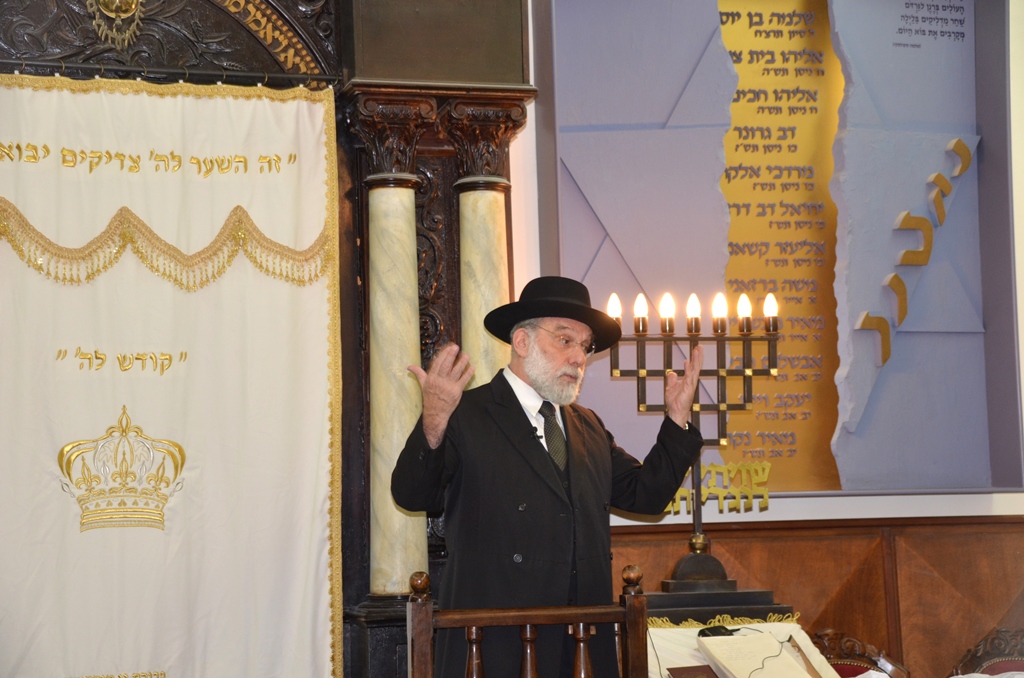 Rabbi Benjy Levine speaking in his grandfather Reb Aryeh Levine's shul 